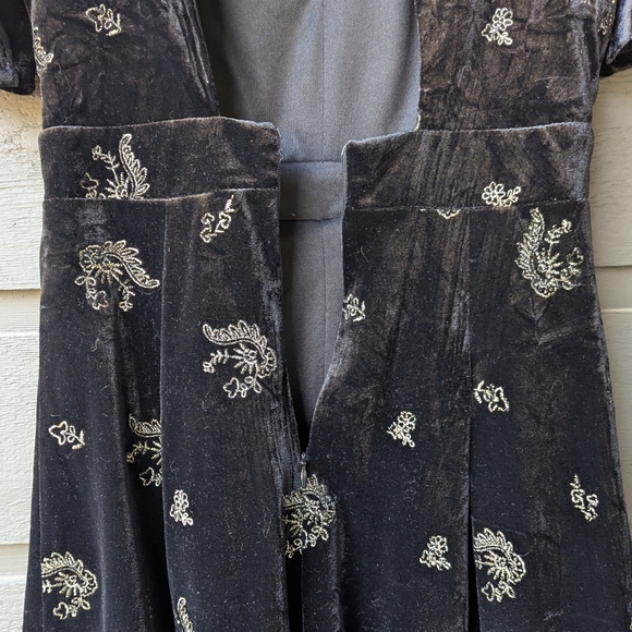NWT Lost + Wander Genevieve Black Velvet Embroidered Romper Size XS - Picture 10 of 14